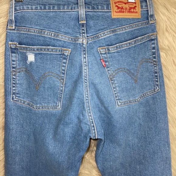 Levi's • 'Wedgie' Skinny Jean • Blue Distressed • 26 - Picture 13 of 13